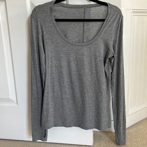 Lululemon gray long sleeve top with thumb holes